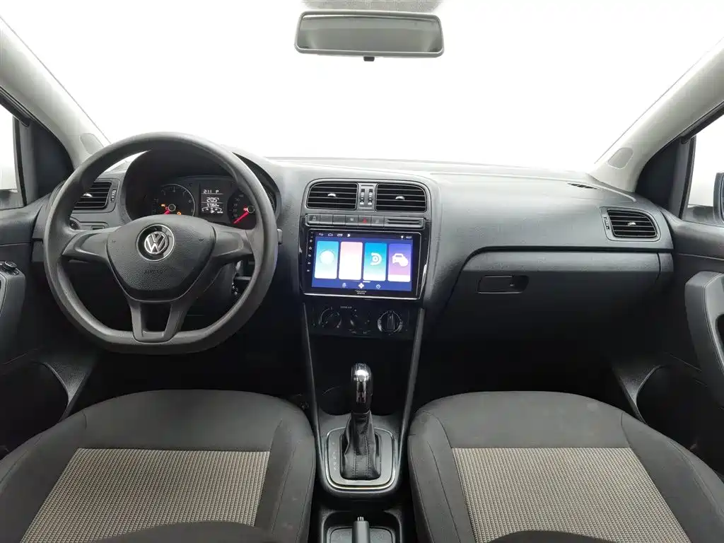 Volkswagen Polo 2018 1.5L AT