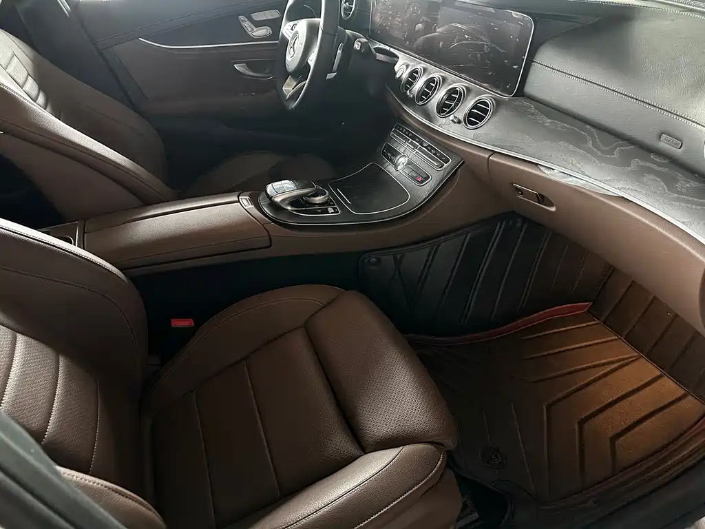 Mercedes-Benz E-Class — миниатюра 14