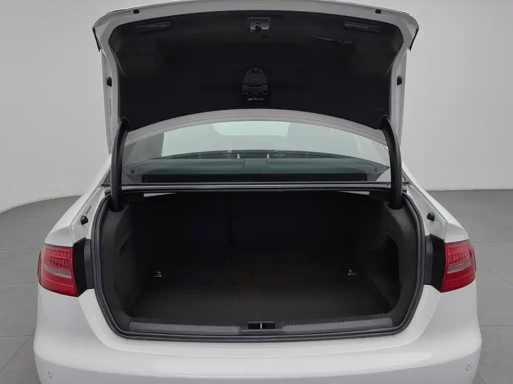 Audi A4L — миниатюра 16