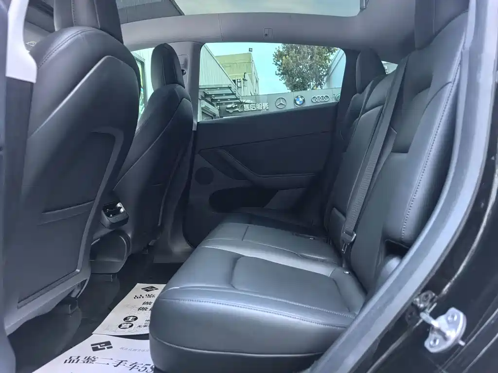 Tesla Model Y — миниатюра 11