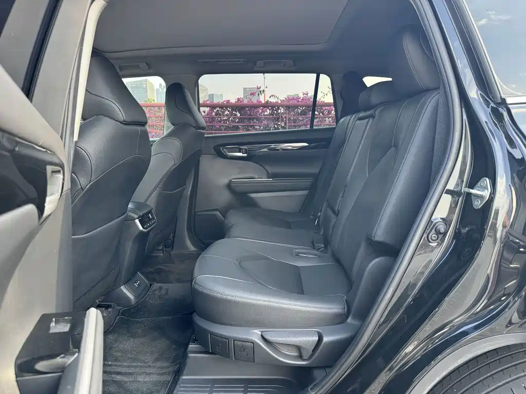Toyota Highlander — миниатюра 17