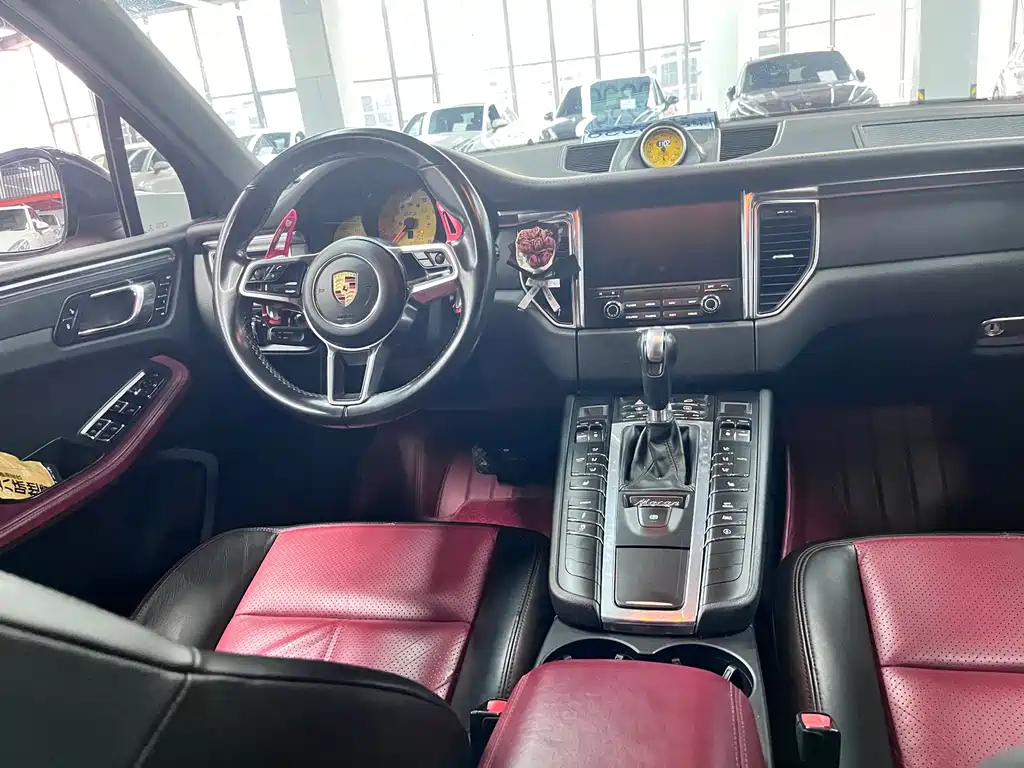 Porsche Macan — миниатюра 12