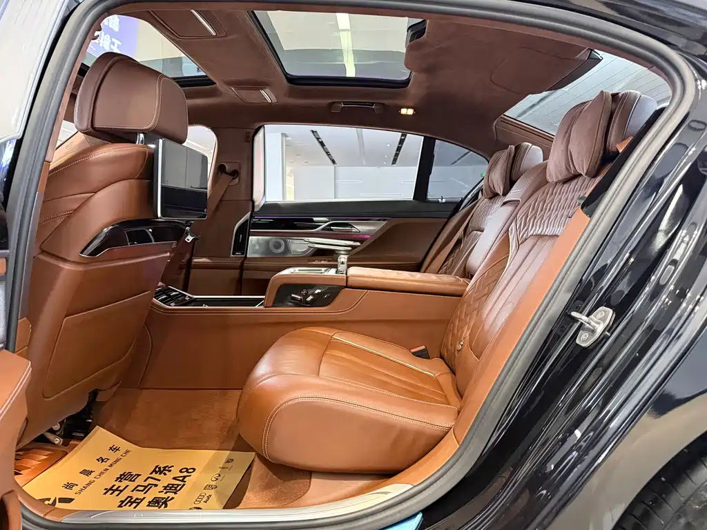 BMW 7 Series — миниатюра 12