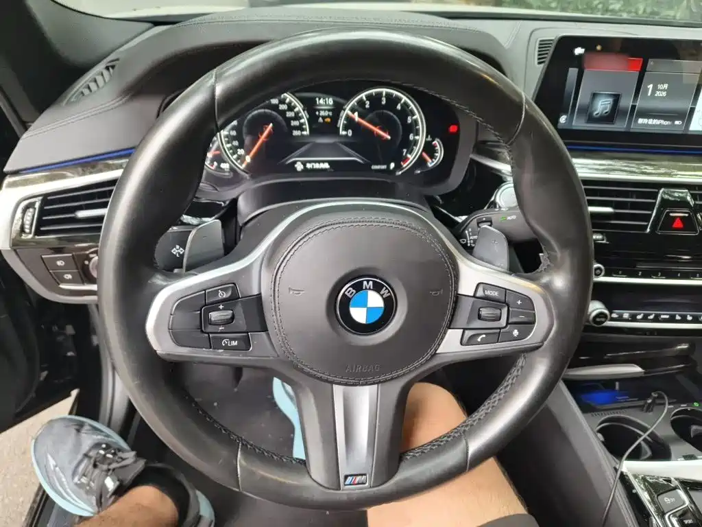 BMW 5 Series — миниатюра 11