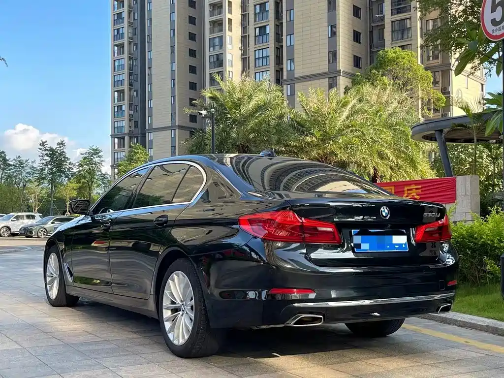 BMW 5 Series — миниатюра 2