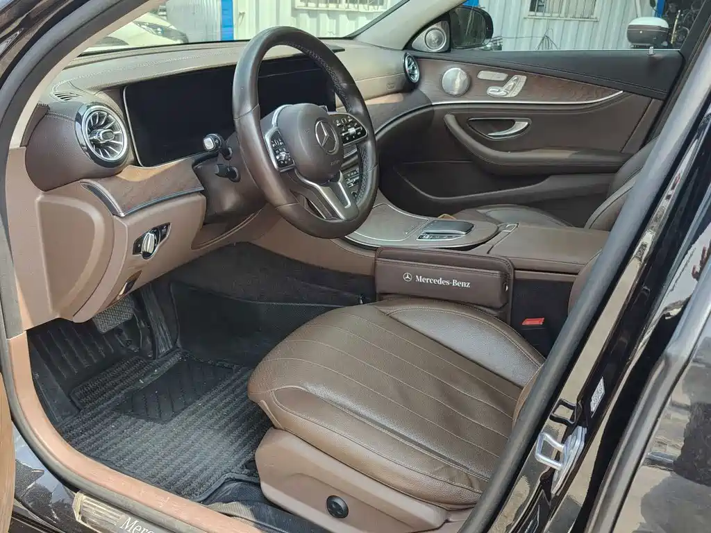 Mercedes-Benz E-Class — миниатюра 7