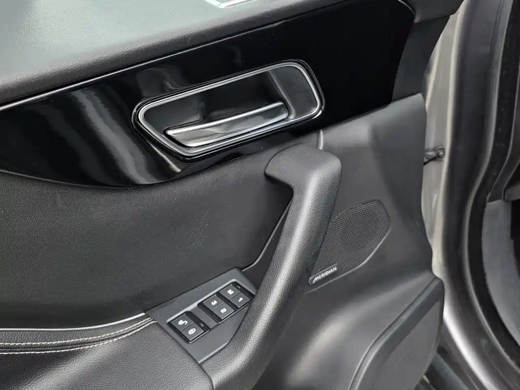 Jaguar F-PACE — миниатюра 9