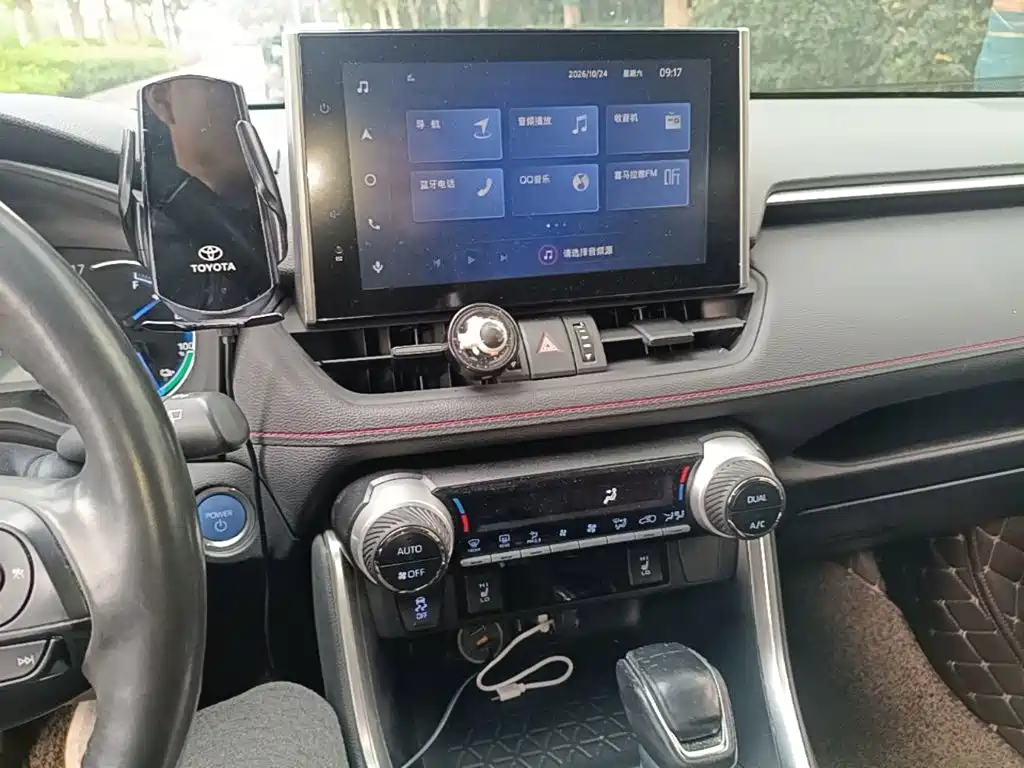 Toyota RAV4 Prime — миниатюра 13