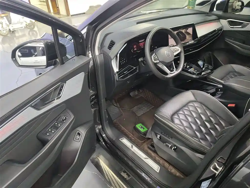 Volkswagen Viloran 2022 530TSI Flagship Pro 6 мест