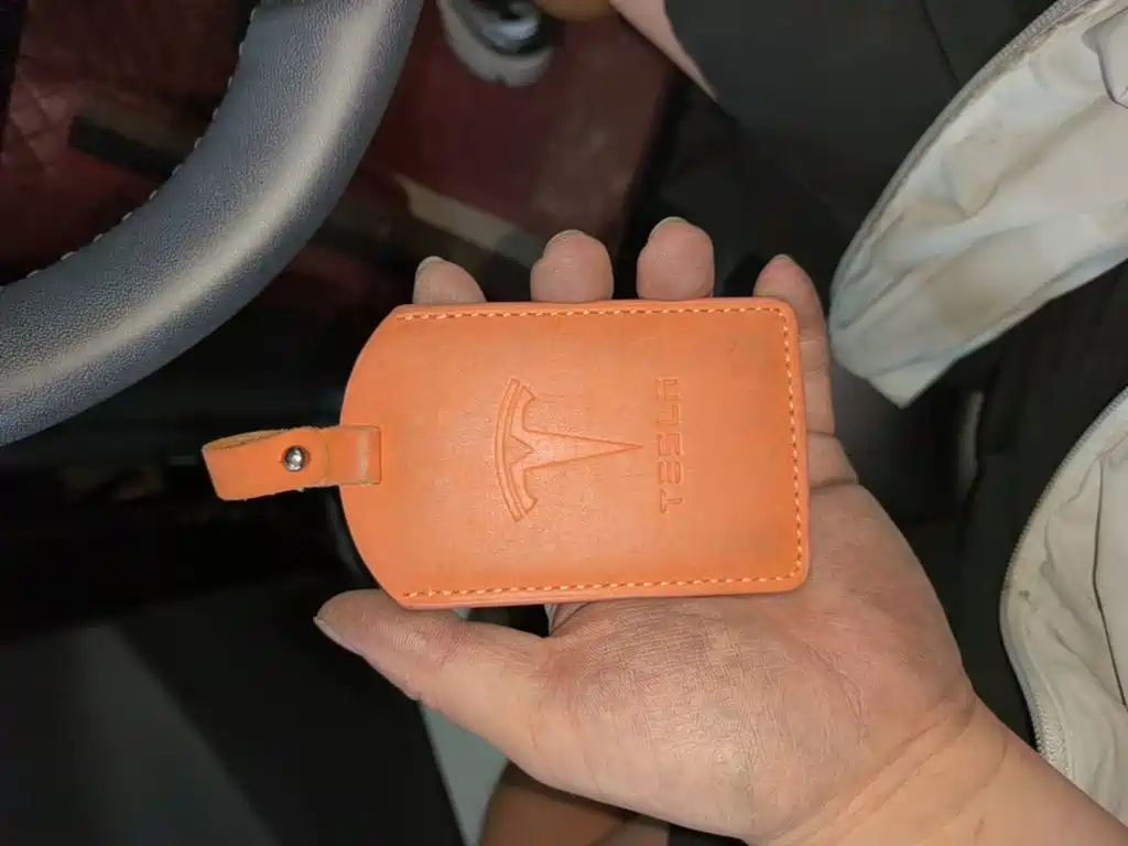 Tesla Model Y — миниатюра 9
