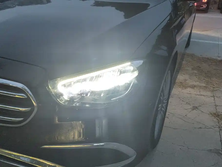 Mercedes-Benz E-Class — миниатюра 5