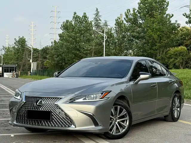 Lexus ES 2020 200 — фото 1