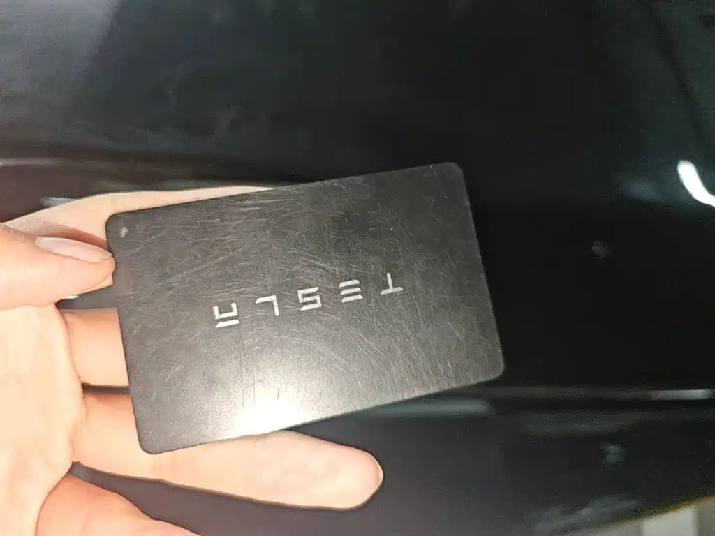 Tesla Model Y — миниатюра 12