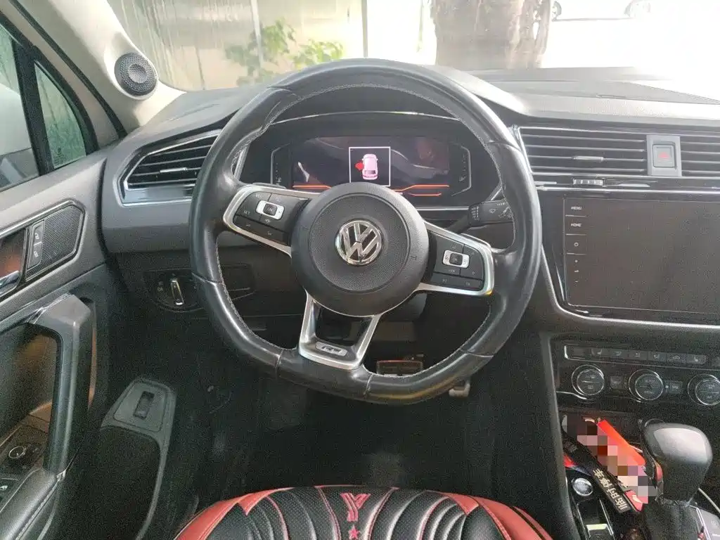 Volkswagen Tiguan L — миниатюра 11