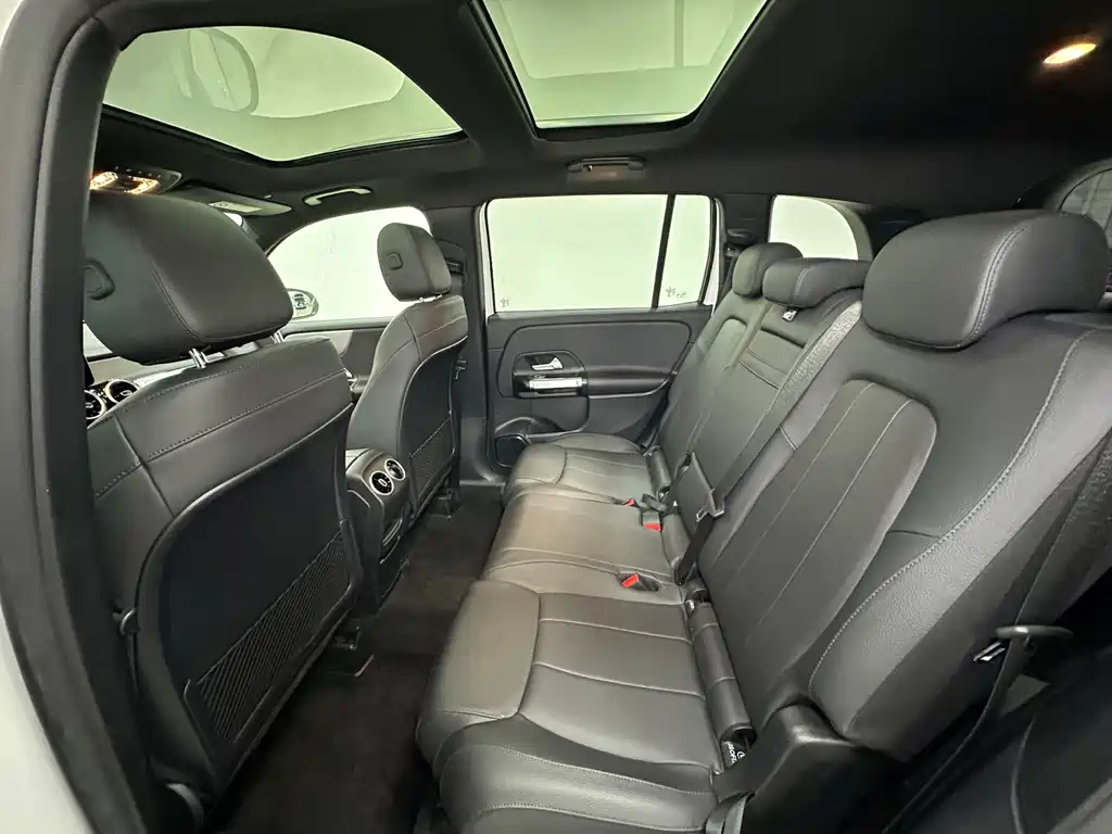 Mercedes-Benz GLB — миниатюра 15