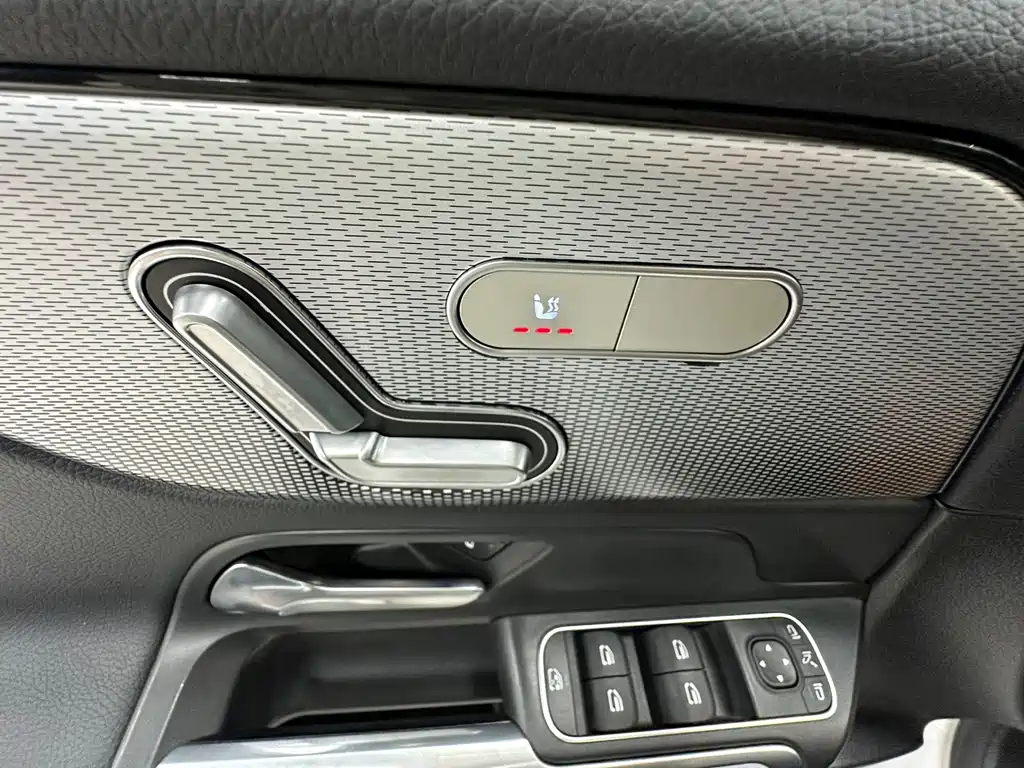 Mercedes-Benz GLB — миниатюра 10