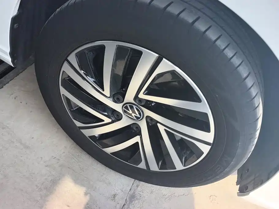 Volkswagen Lavida — миниатюра 6