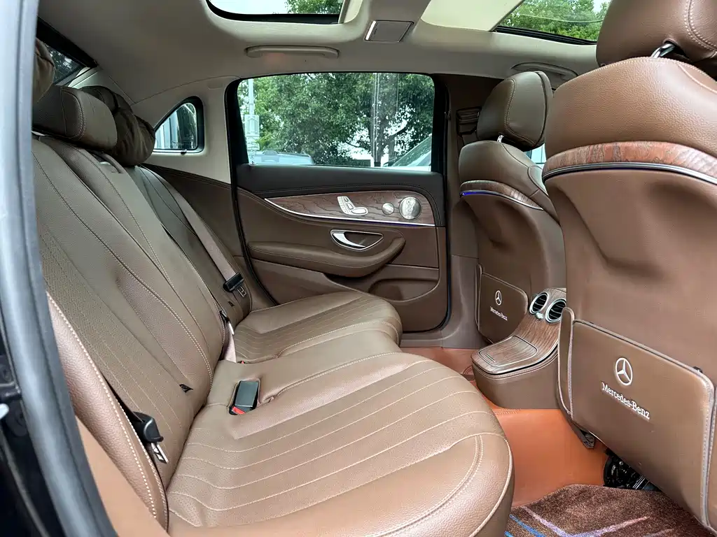 Mercedes-Benz E-Class — миниатюра 14