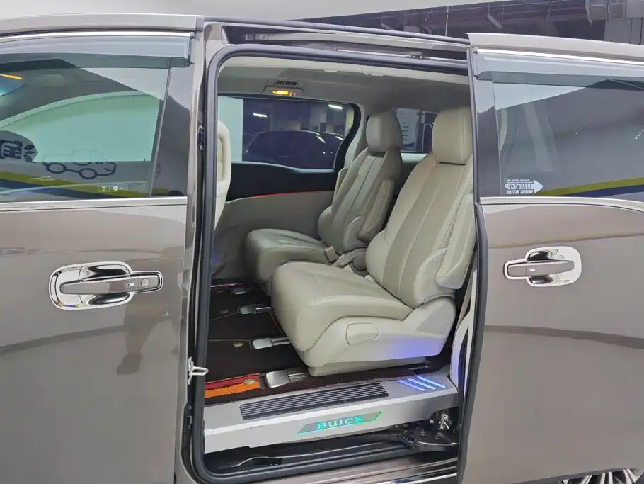 Buick GL8 — миниатюра 11