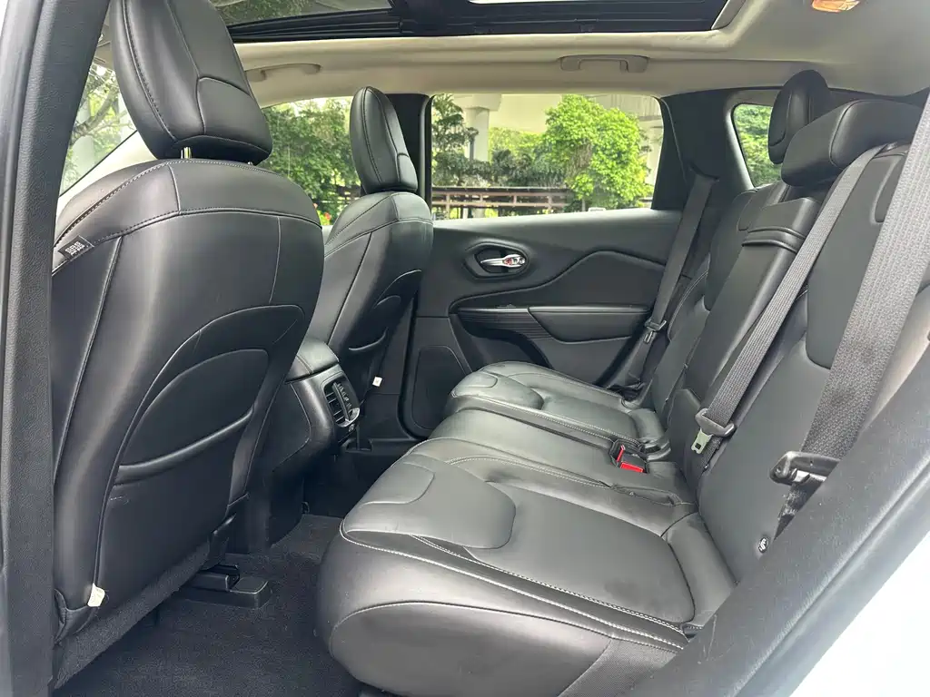 Jeep Cherokee 2.0L Superior Edition, фото 9