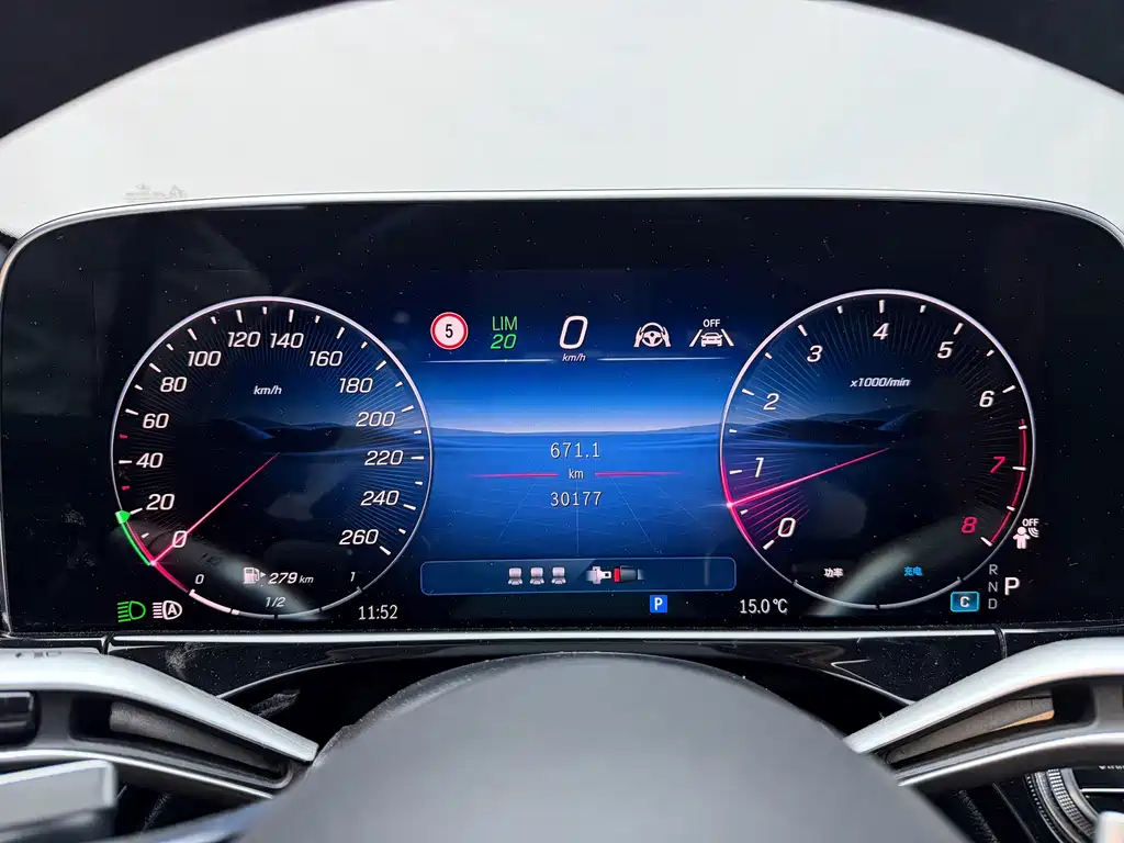 Mercedes-Benz E-Class — миниатюра 7