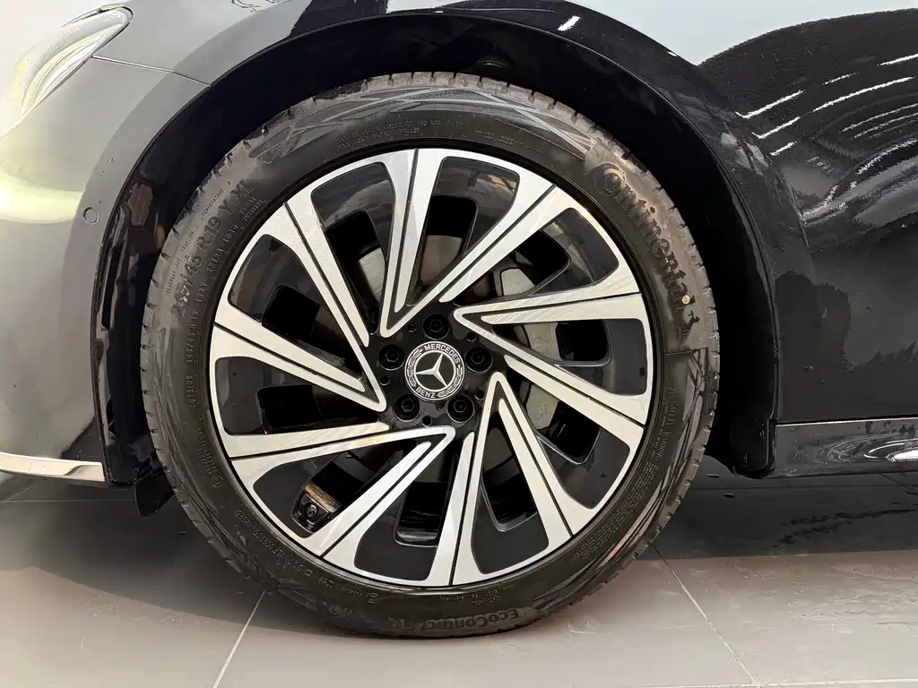 Mercedes-Benz E-Class — миниатюра 18