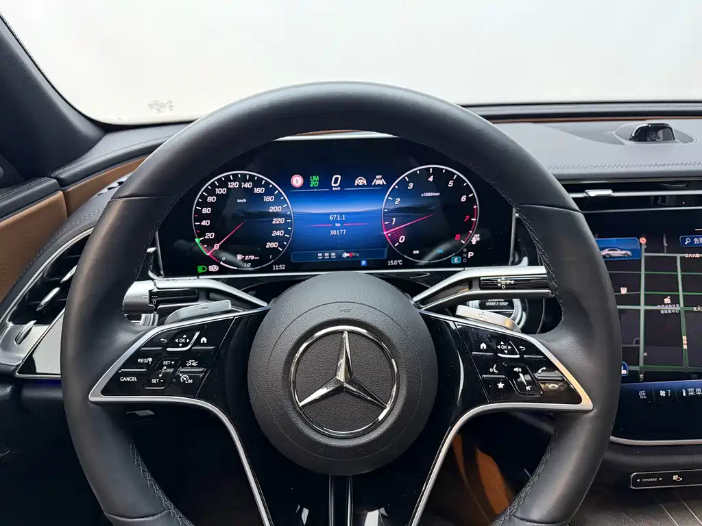 Mercedes-Benz E-Class — миниатюра 8