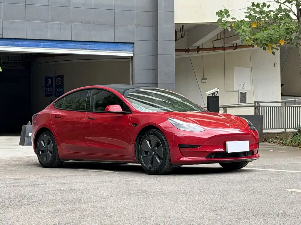 Tesla Model 3 — миниатюра 3