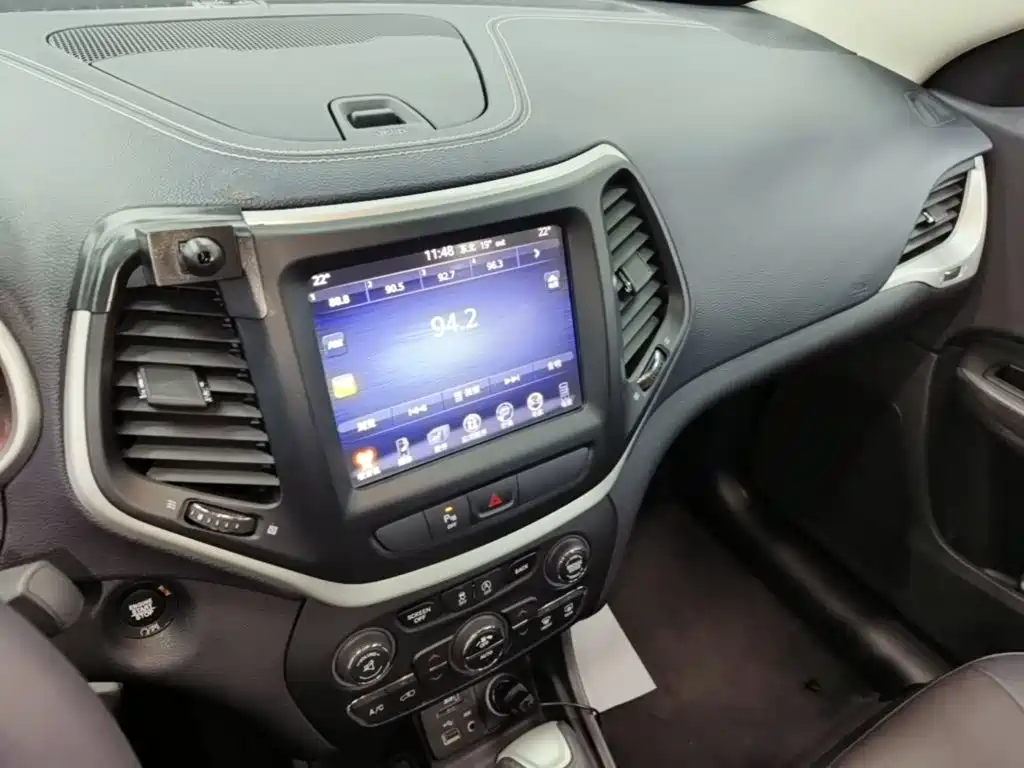 Jeep Cherokee — миниатюра 13