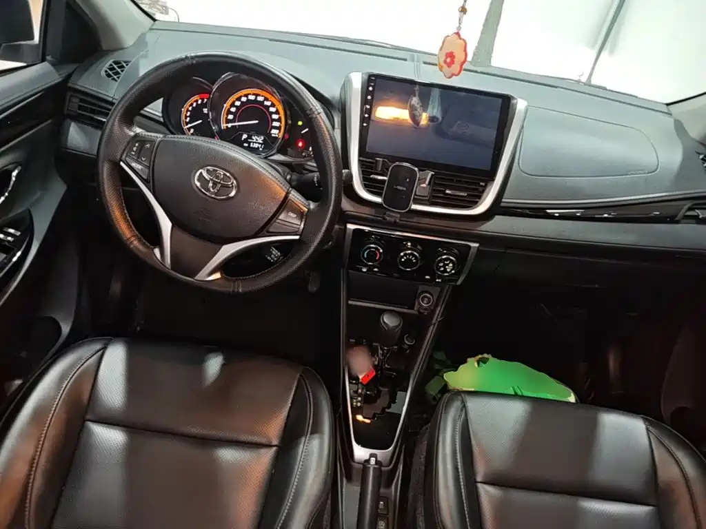 Toyota Yaris L — миниатюра 10