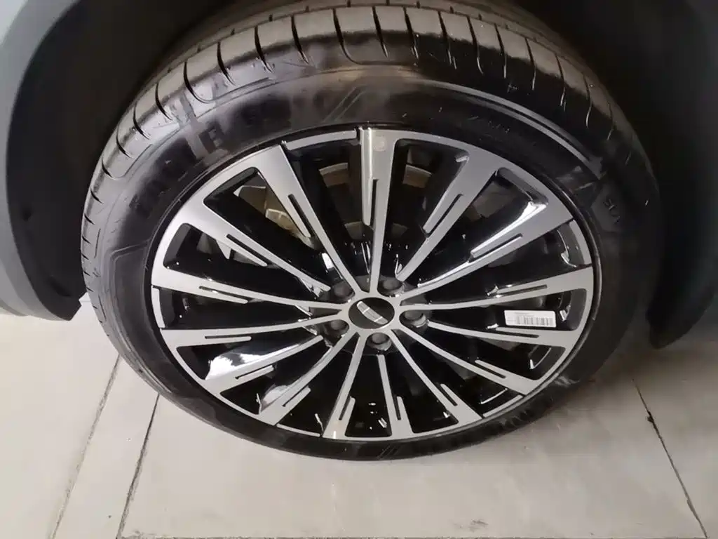 Geely Xingyue L — миниатюра 23