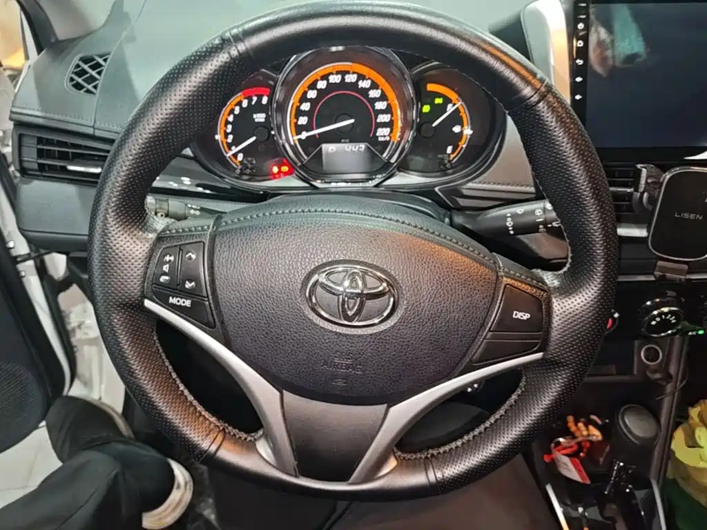 Toyota Yaris L — миниатюра 11