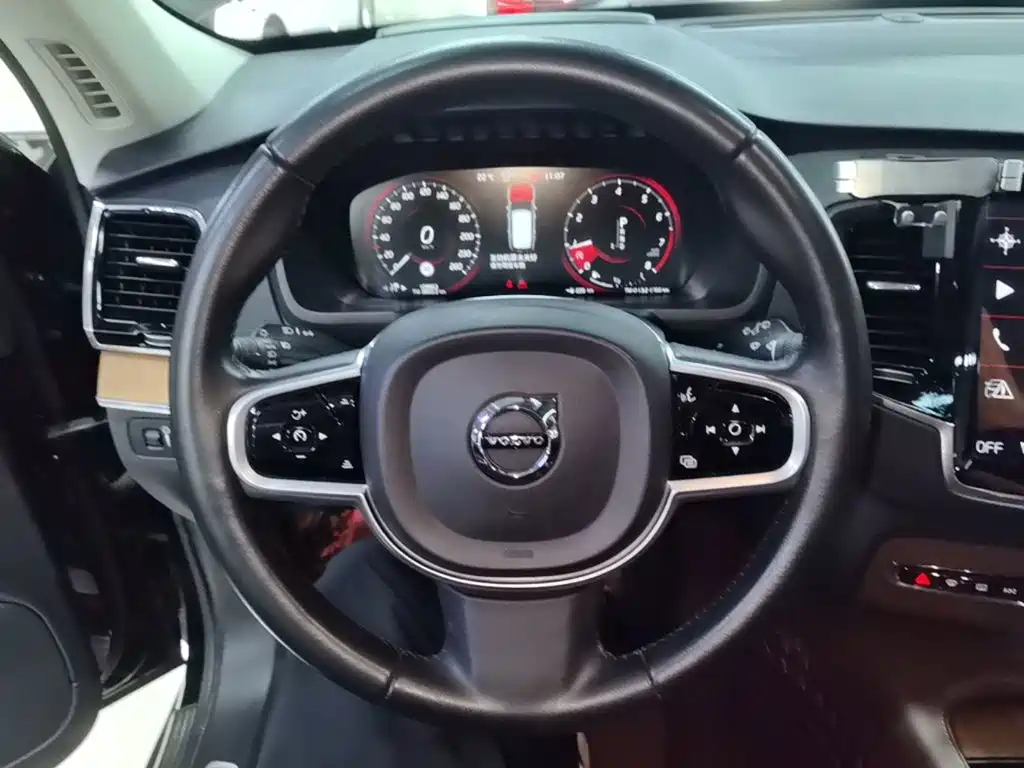 Volvo XC90 — миниатюра 11