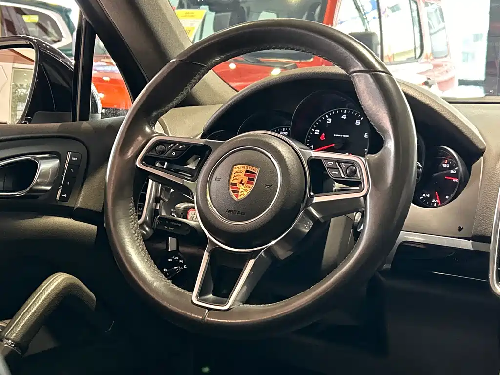 Porsche Cayenne — миниатюра 28