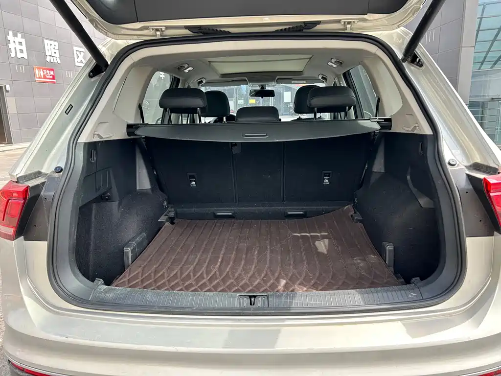 Volkswagen Tiguan L — миниатюра 15