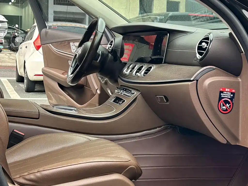 Mercedes-Benz E-Class — миниатюра 5