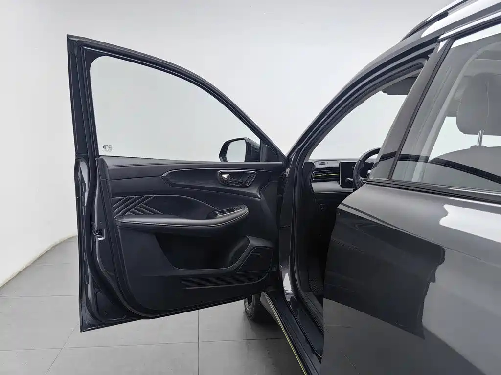 Roewe RX5 — миниатюра 8