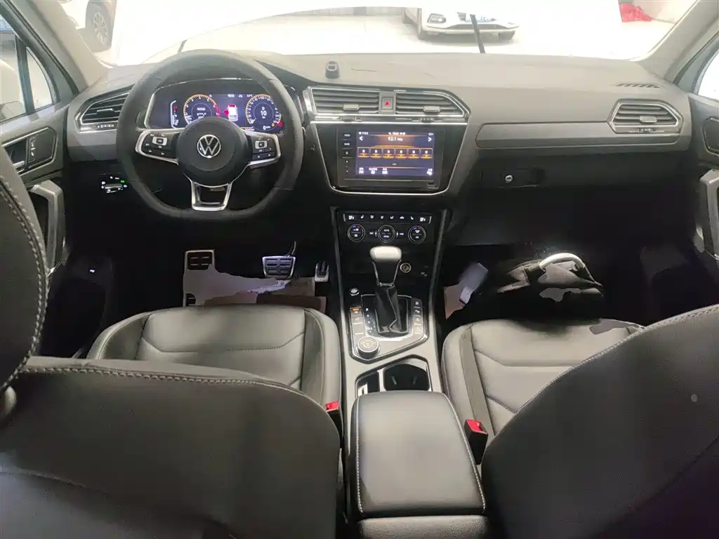 Volkswagen Tiguan L L 2021 380TSI AT R-Line 7 мест