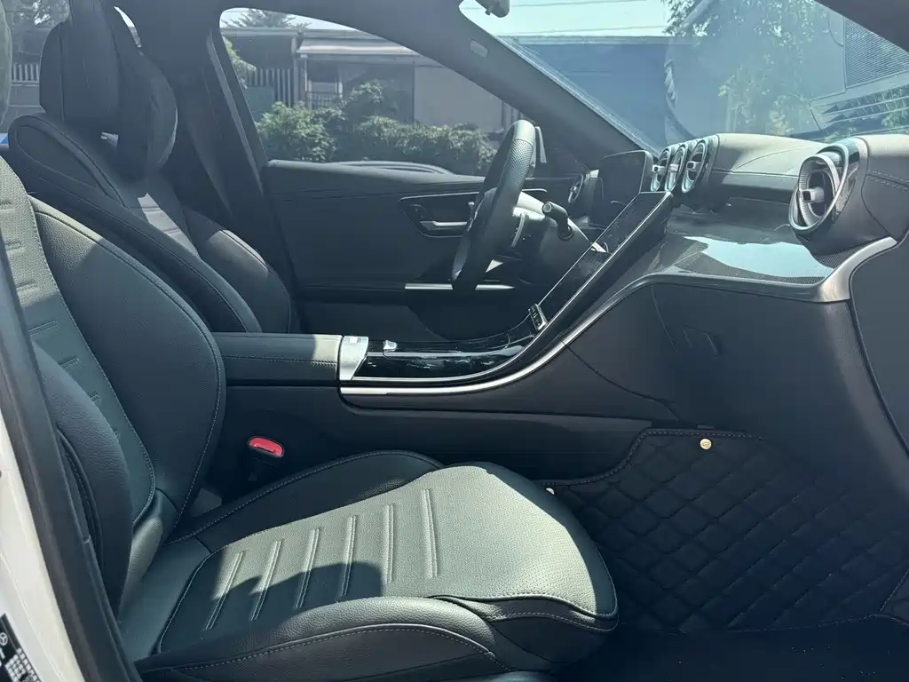 Mercedes-Benz C-Class — миниатюра 6