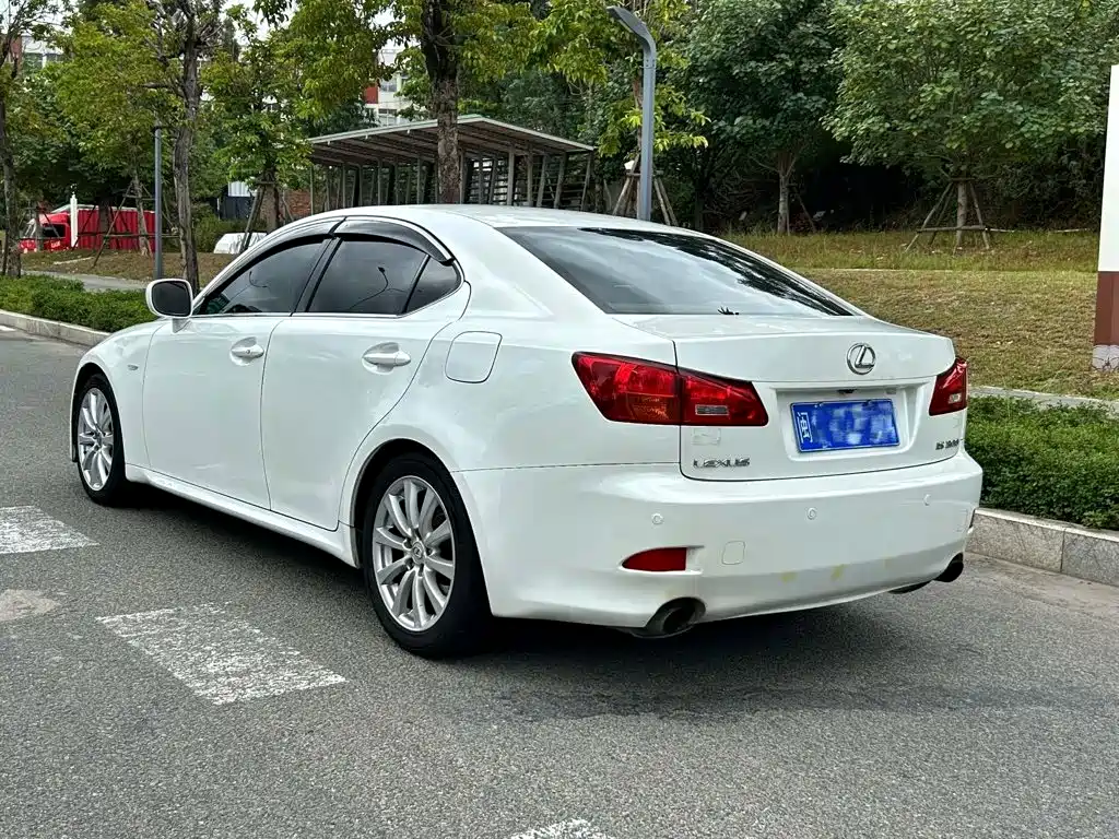 Lexus IS — миниатюра 5