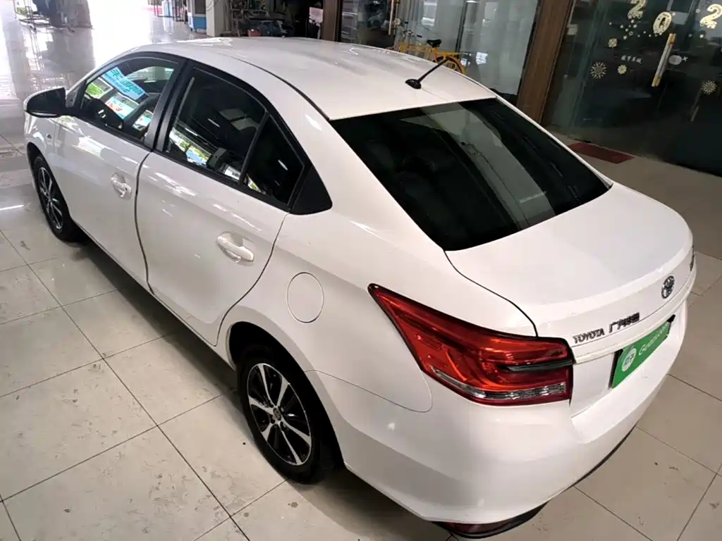 Toyota Yaris L — миниатюра 5