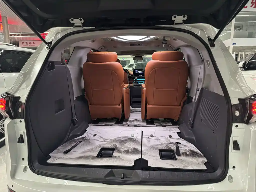 Toyota Granvia — миниатюра 12