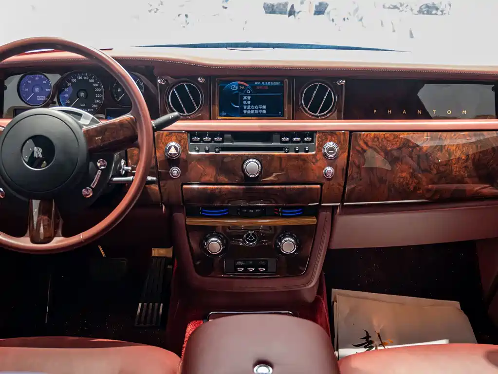 Rolls-Royce Phantom — миниатюра 11