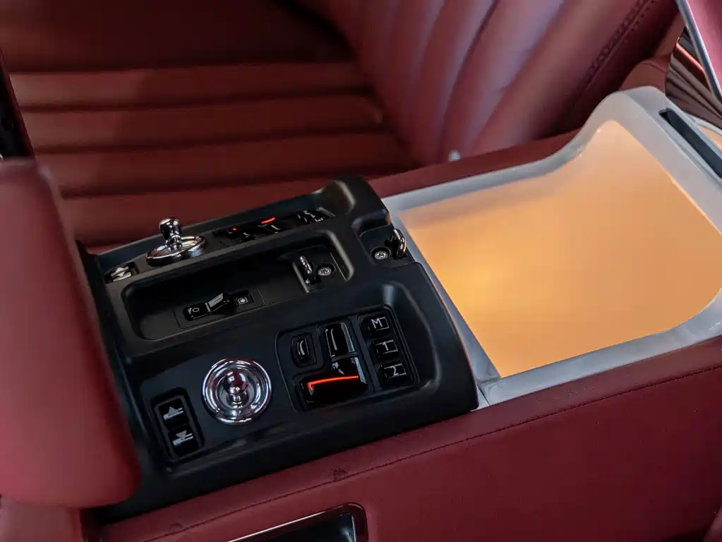 Rolls-Royce Phantom — миниатюра 15
