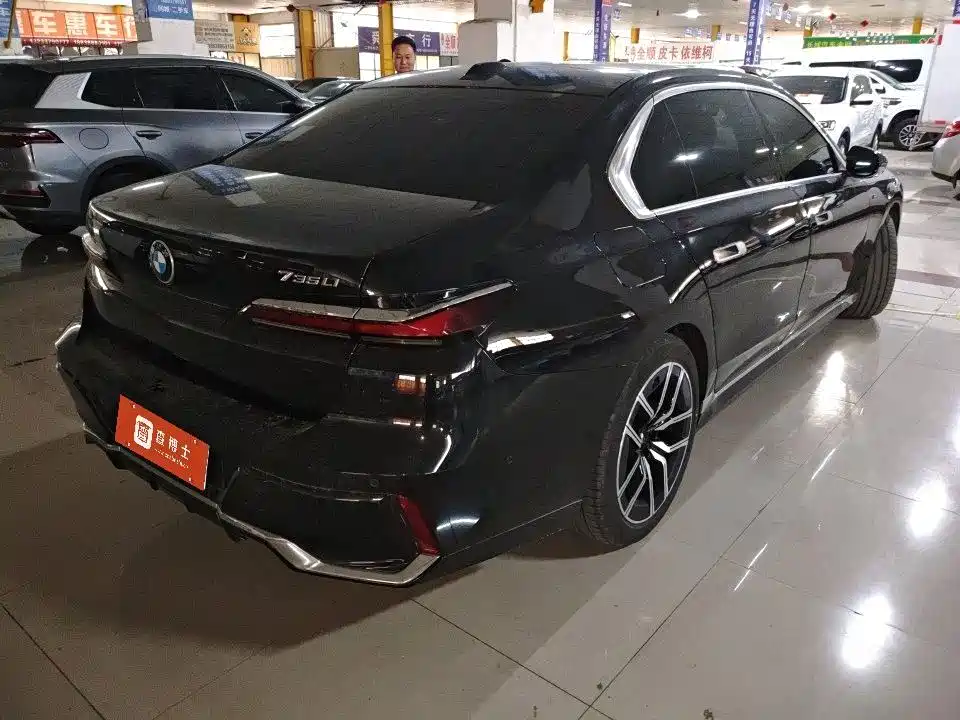 BMW 7 Series — миниатюра 6