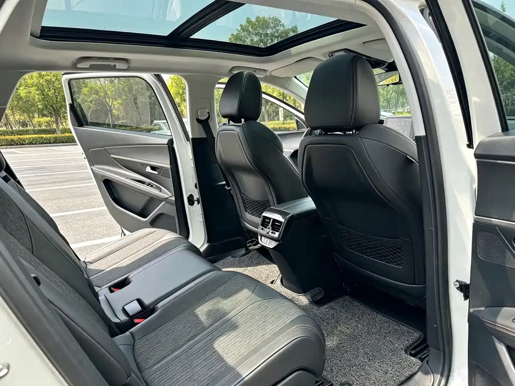 Peugeot 5008 — миниатюра 10