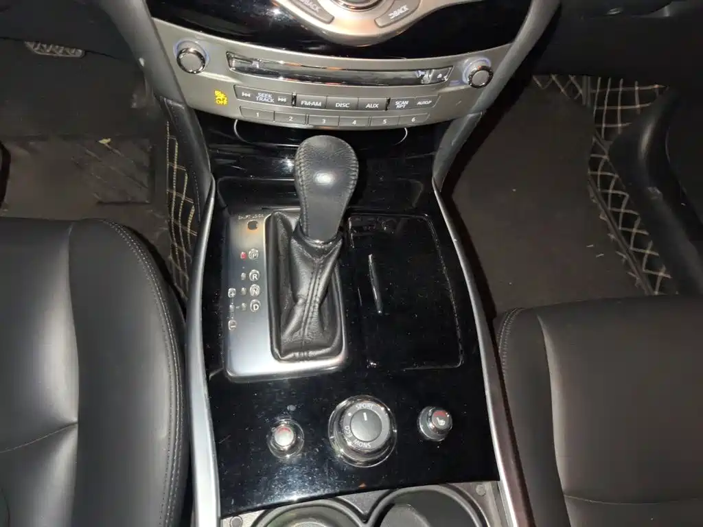Infiniti Q70 — миниатюра 7