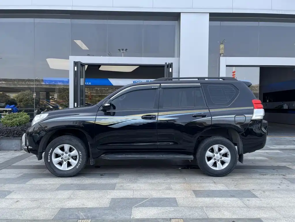 Toyota Land Cruiser Prado 2010 2.7L AT Luxury