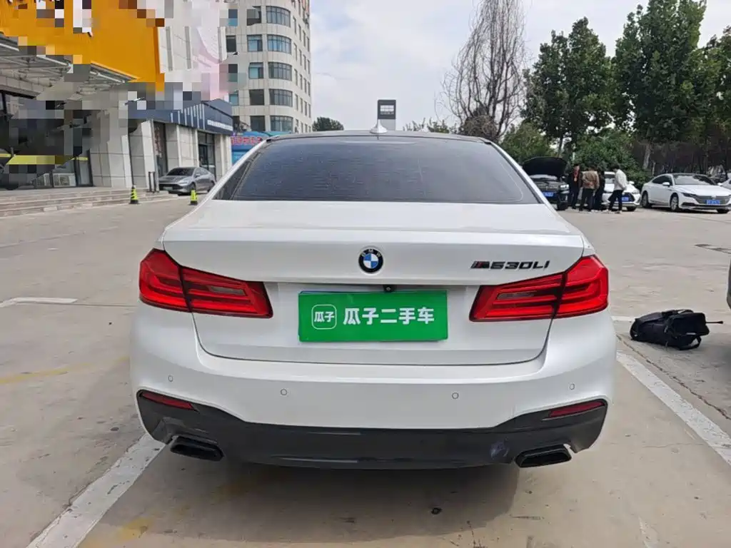 BMW 5 Series — миниатюра 6