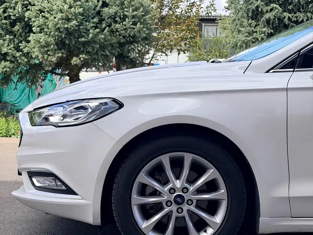 Ford Mondeo — миниатюра 8